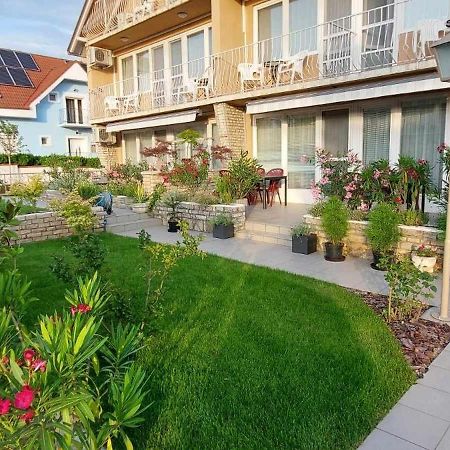 Siesta Apartmanhaz Balatonfuered ภายนอก รูปภาพ