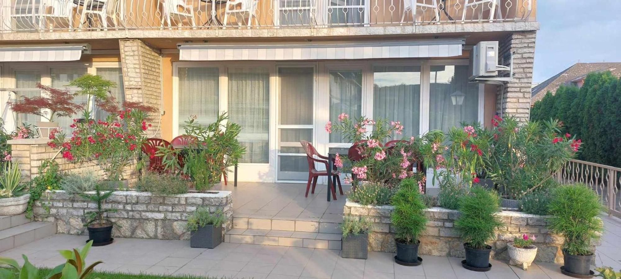 Siesta Apartmanhaz Balatonfuered ภายนอก รูปภาพ
