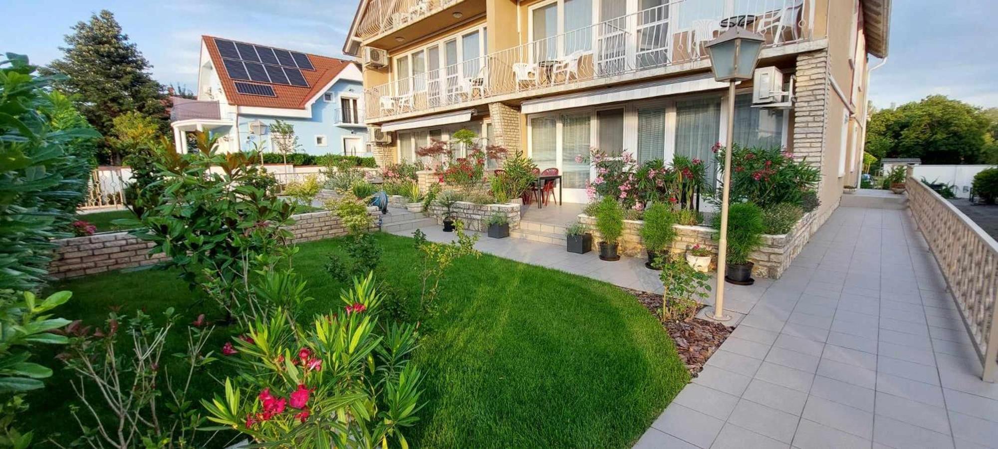 Siesta Apartmanhaz Balatonfuered ภายนอก รูปภาพ