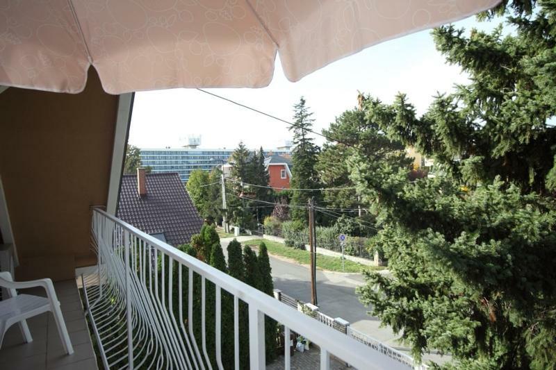 Siesta Apartmanhaz Balatonfuered ภายนอก รูปภาพ