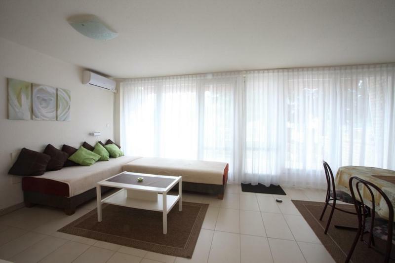 Siesta Apartmanhaz Balatonfuered ภายนอก รูปภาพ