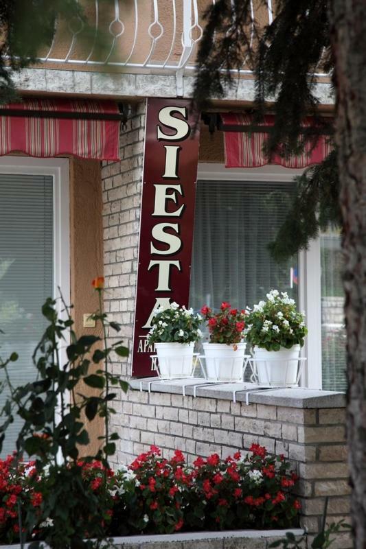 Siesta Apartmanhaz Balatonfuered ภายนอก รูปภาพ