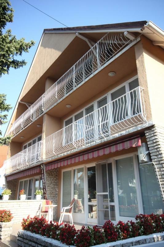 Siesta Apartmanhaz Balatonfuered ภายนอก รูปภาพ